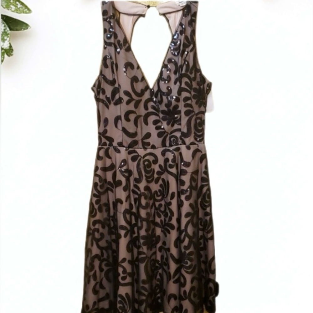 Gently used dress, perfect for weddings or other events